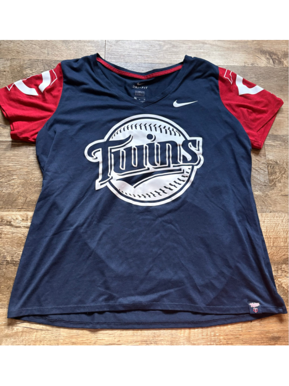 Nike MLB Minnesota Twins Womens XL Dri-Fit Short Sleeve Shirt Baseball Graphic
